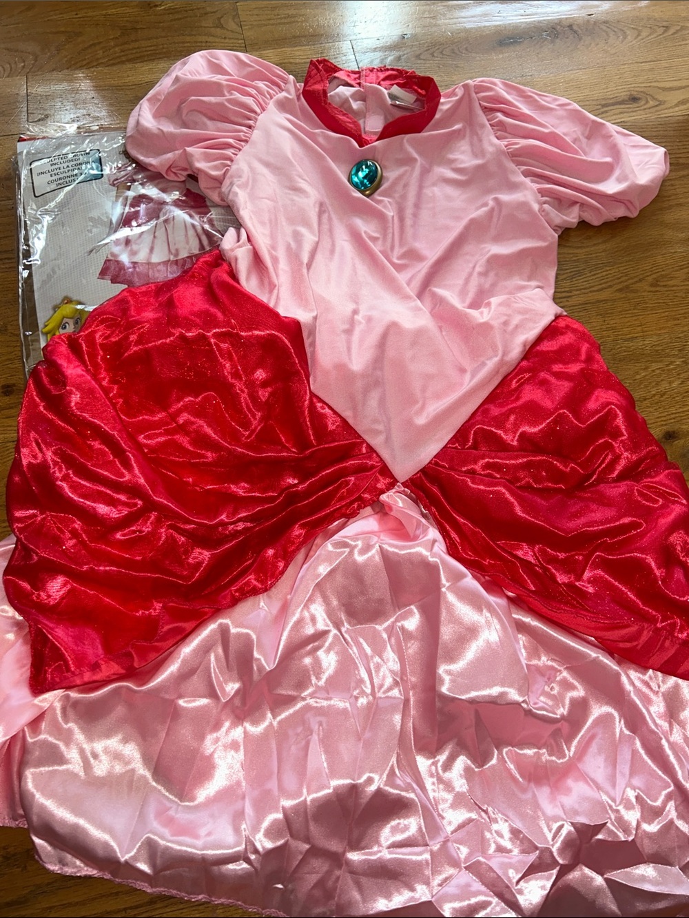 👑🍑Women’s Nintendo Princess Peach Costume - Picture 5 of 8